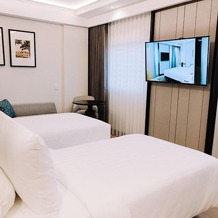 Deka Hotel Surabaya Hr Muhammad Eksteriør billede