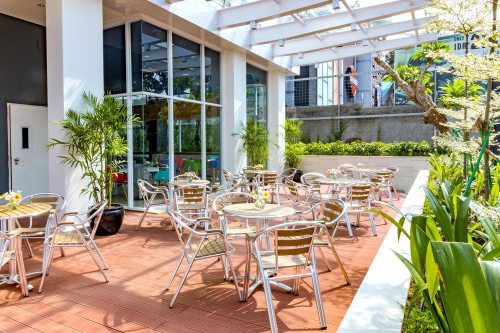 Deka Hotel Surabaya Hr Muhammad Eksteriør billede